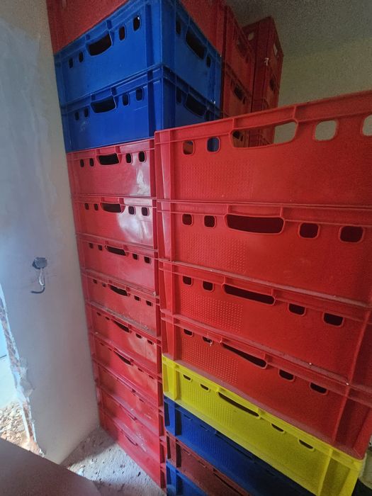 Продавам пластмасови касетки