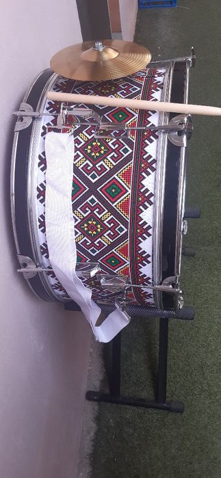 Vând toba pt orchestra și folclor cu cinel de alama .