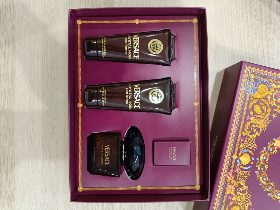 Set Cadou Versace Crystal Noir Apa de Parfum pentru Femei