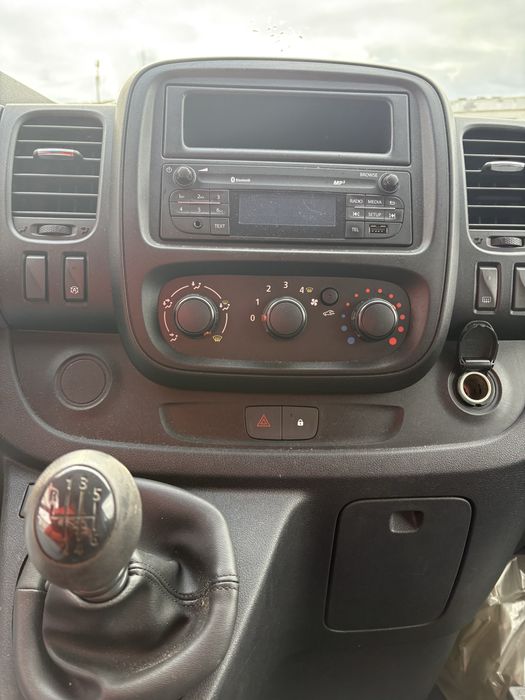 De vanzare duba autoutilitara Opel Vivaro