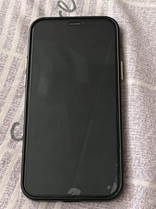 Айфон 12 в хорошем состоянии