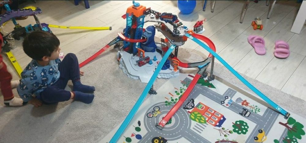 Joc Pista masini  Metal Machines - Atacul gorilei