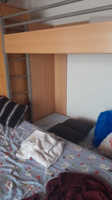 Vând pat suprapus din lemn de fag adus din Germania, ca nou.