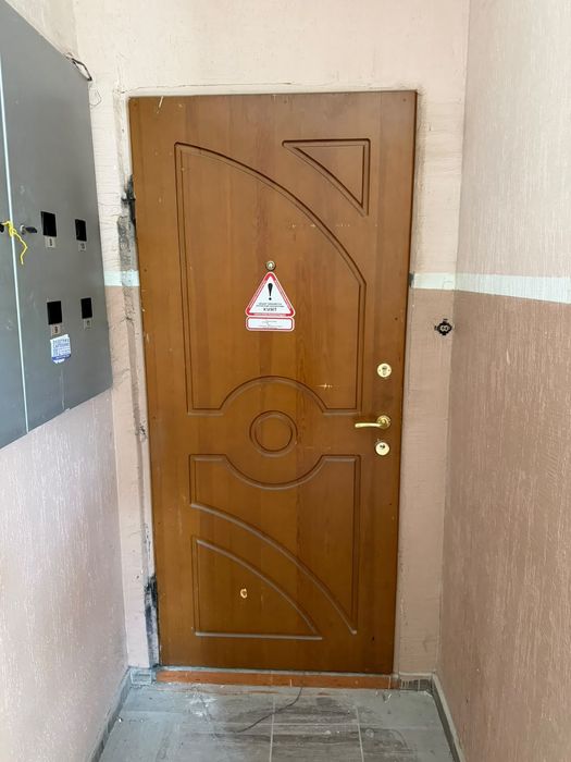 Продам входную дверь