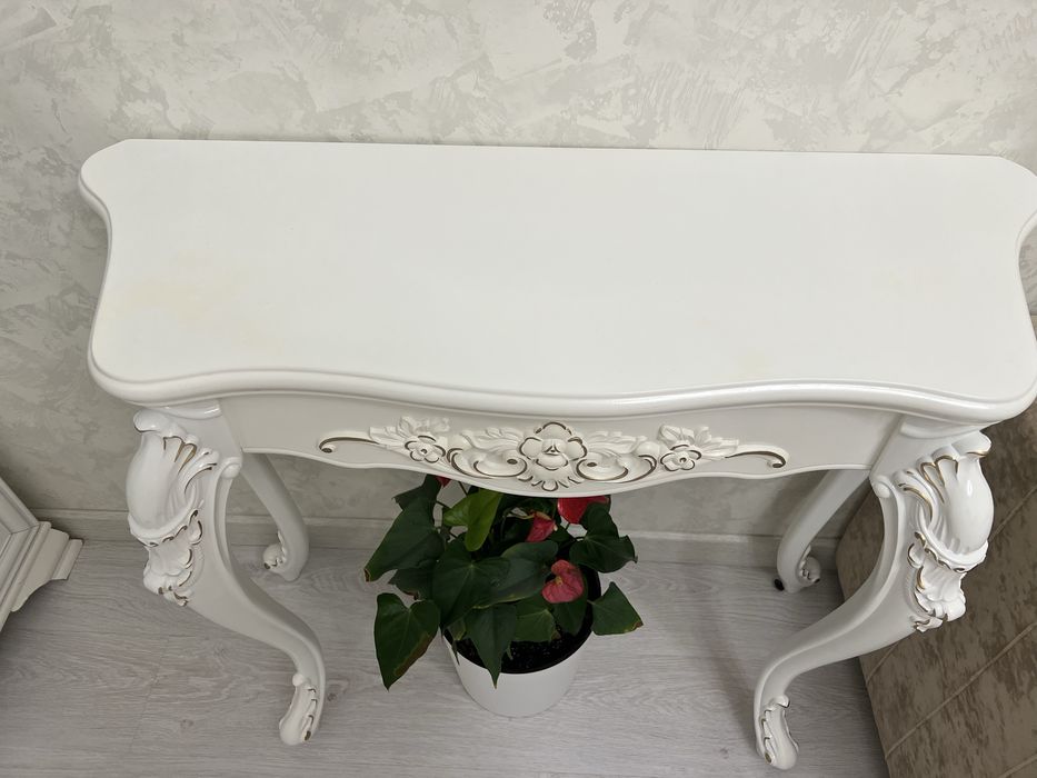 Консоль . Приставной столик