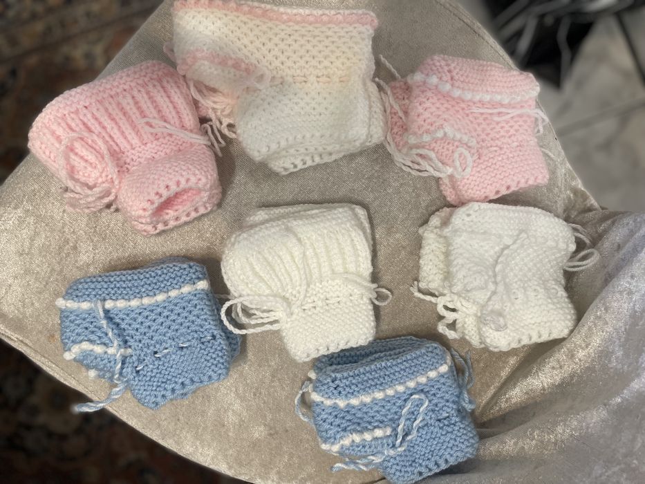 Плетени бебешки терлички