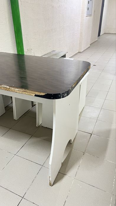 Стол отырғыштарымен