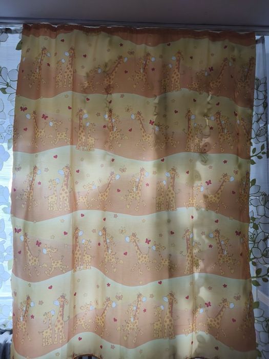 Vând 2 draperii camera copilului