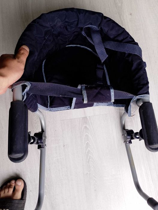 Продавам столче за кола