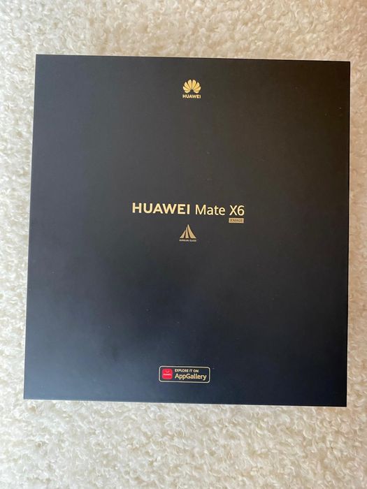 Huawei Mate X6 Nebula Red