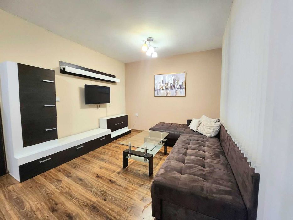 Дава се под наем Двустаен апартамент в Варна, Център - 60 кв.м за 600 € - Снимка #2