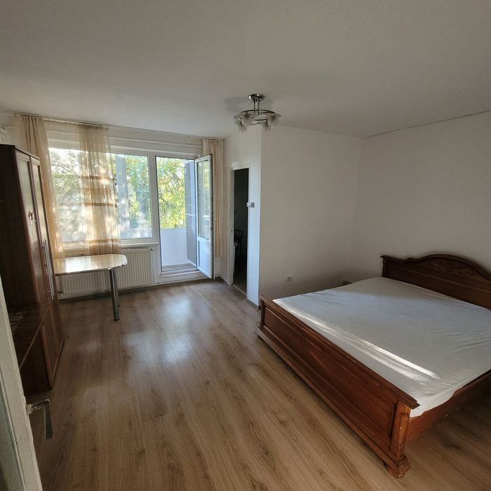 Închiriez Garsonieră