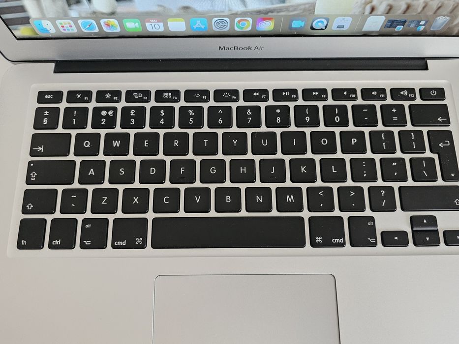 MacBook Air 13″ 2017 cu Baterie NOUĂ si incarcator orginal