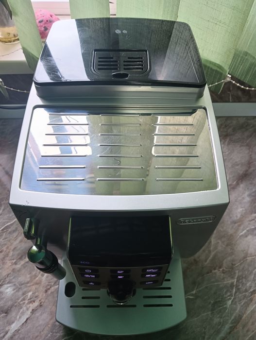 Espressor: Delonghi Magnifica s