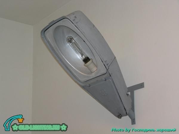 Уличный светильник фонарь прожектор