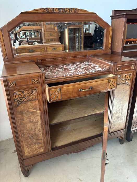 Шкаф с мрамор и огледало