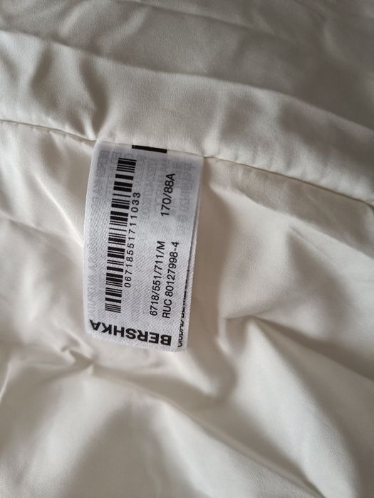 Geacă de iarnă Bershka, femei,  măr. M, nouă