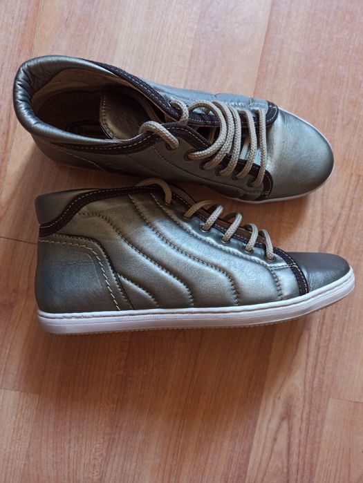 Adidași noi mărimea 37