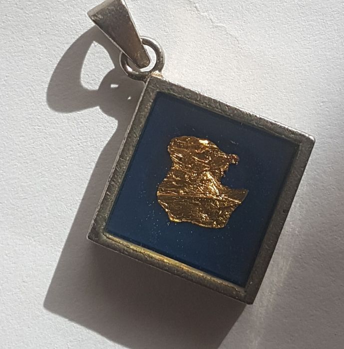 Pandantiv cu foiță de aur