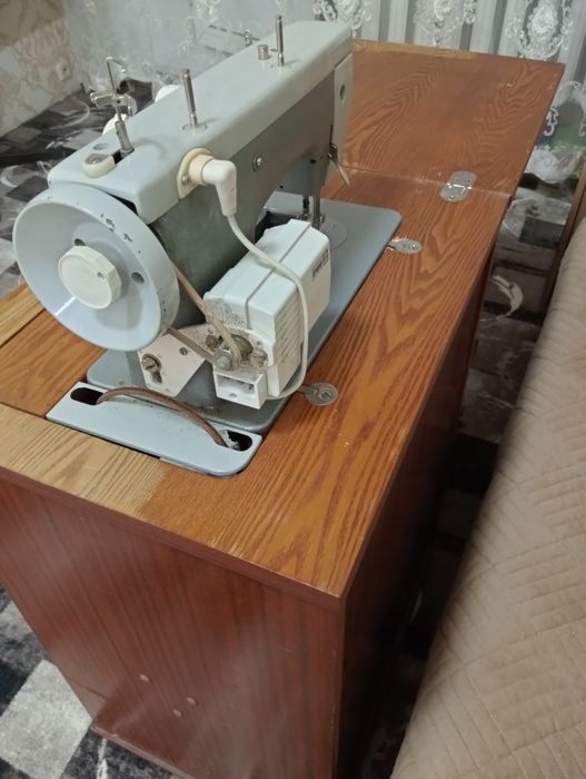 Продам швейную машину