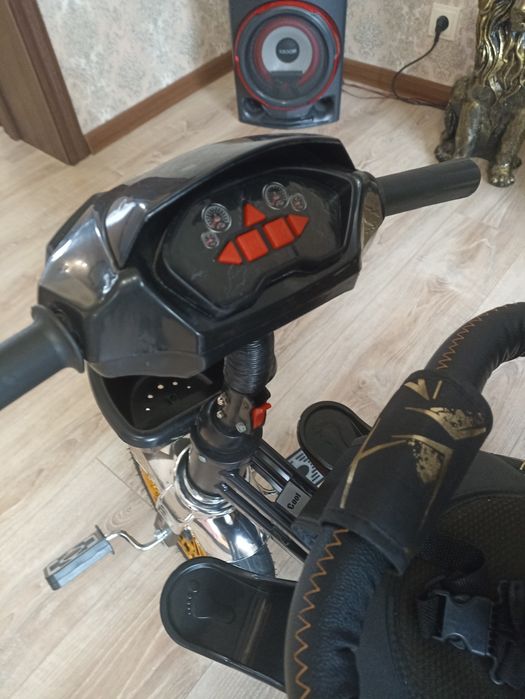 Продам новую коляску: три в одном