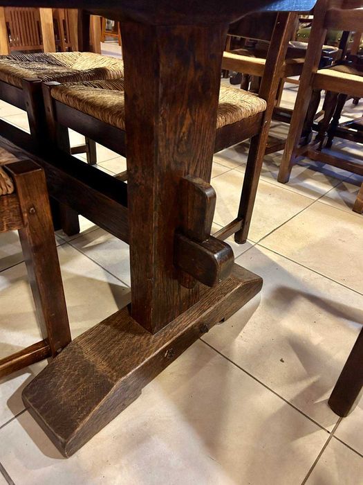 Масивна Дъбова маса + 4 стола  и 2 табуретки Холандия