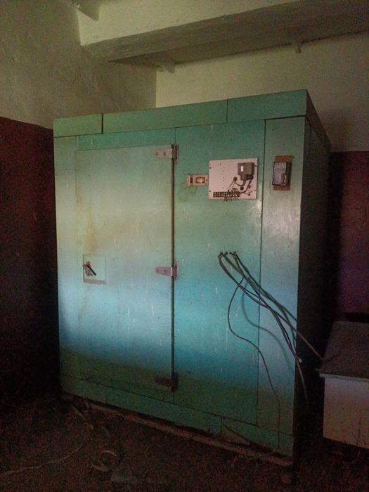 Промышленный холодильник .