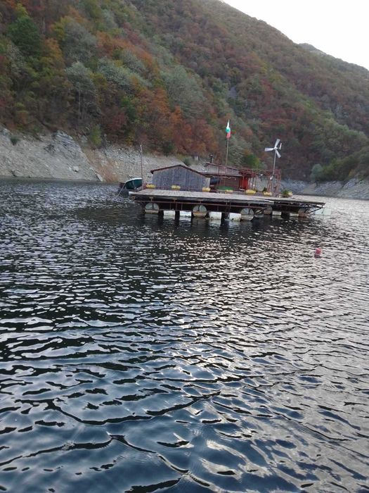 Продавам понтон на яз.Въча