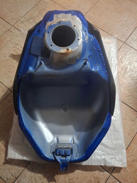 Резервуар за Yamaha R1 2003година