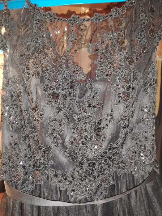 Продаётся платье вечернее бальное