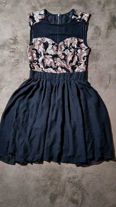 Къса рокля с тюл