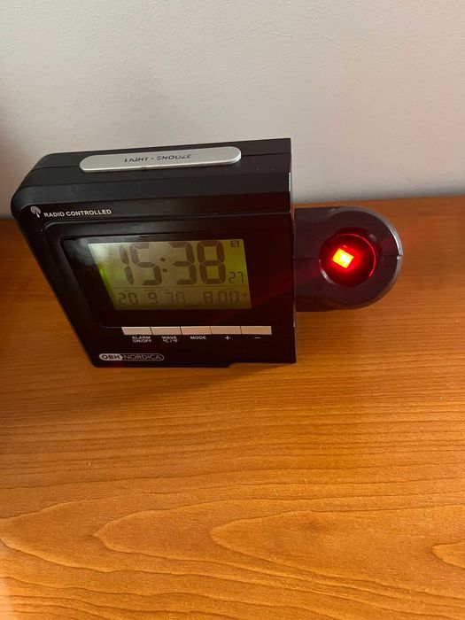 Ceas de masă digital cu ieșire de proiecție laser OBH Nordica Radio Controlled
