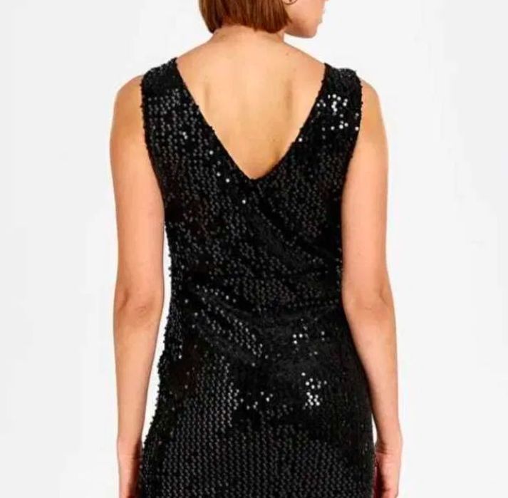 Нарядное платье с пайетками