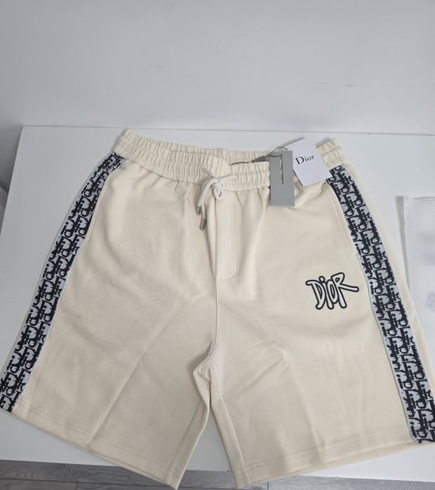 Vand pantaloni scurti Dior