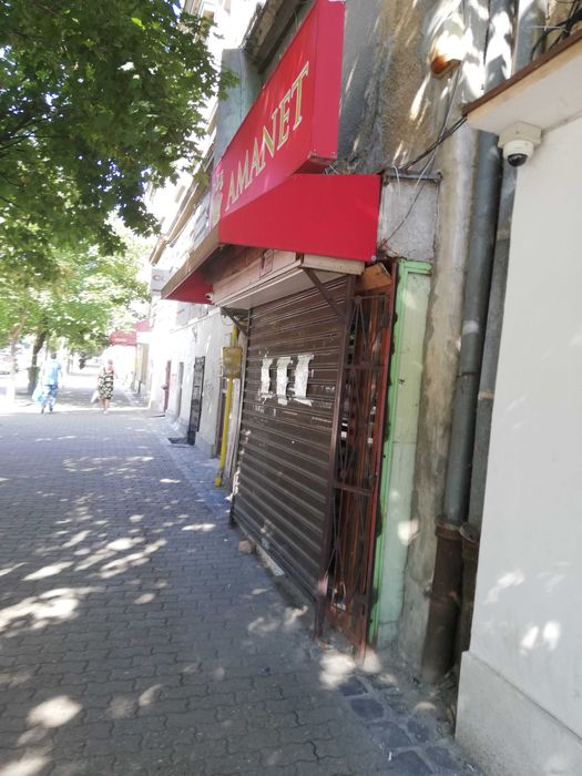 Inchiriez-vand spatiu comercia format din parter 28m2 si mansarda 40m2