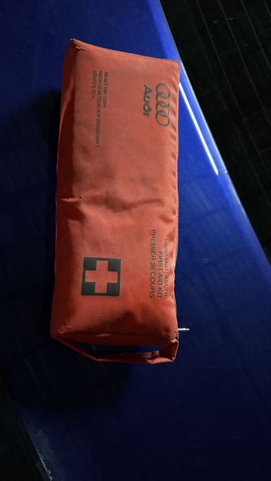 Насос для прокачки и аптечка VAG