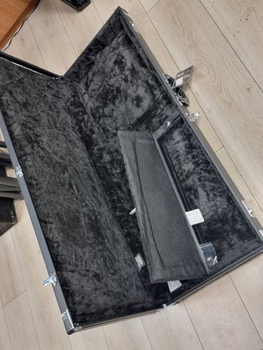 Amanet F28: Case Husa chitara electrica Fender CLSC SRS Jazzmaster