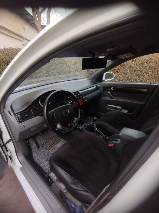 Lasseti 1.8 sotiladi