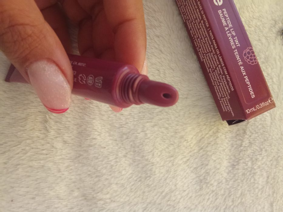 Гланц за устни Rhode ;