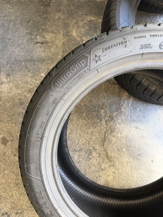 4 anvelope iarna 245/45/18 , 100 V , XL , GoodYear , 6-7 mm !