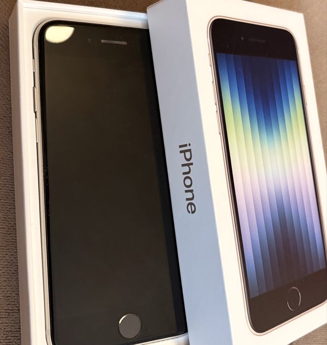iPhone SE 2022 64 GB - много запазен, подарък зарядно, 6 бр. протектори за екран, 4 бр. протектори за гръб
