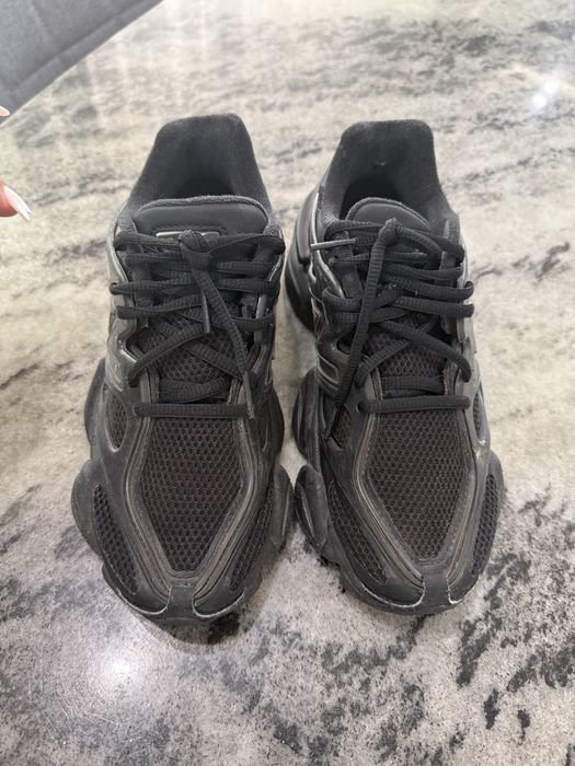New Balance 9060 Triple Black – размер 37.5