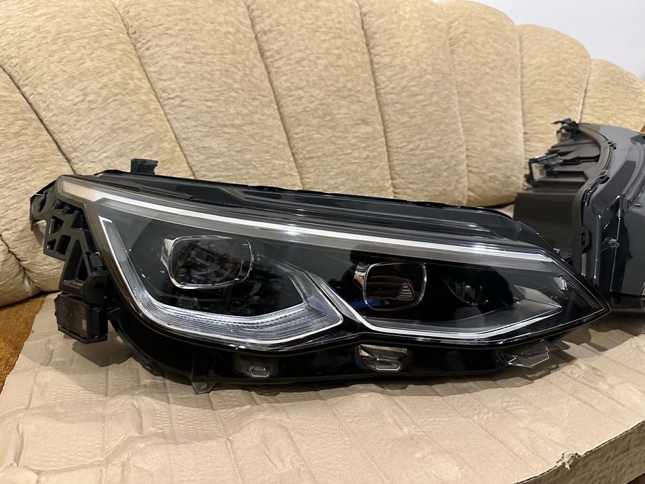 Faruri, Far stanga / Far dreapta VW Golf 8 : 5H1941035 / 5H1941036