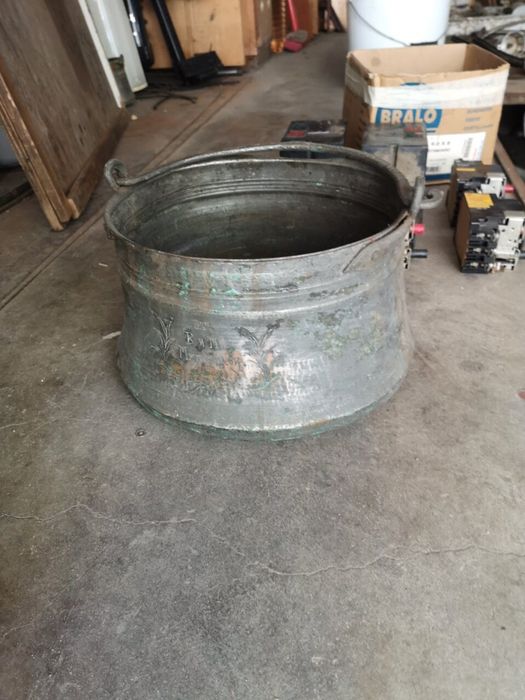 Голям стар бакърен котел (менче) 2бр