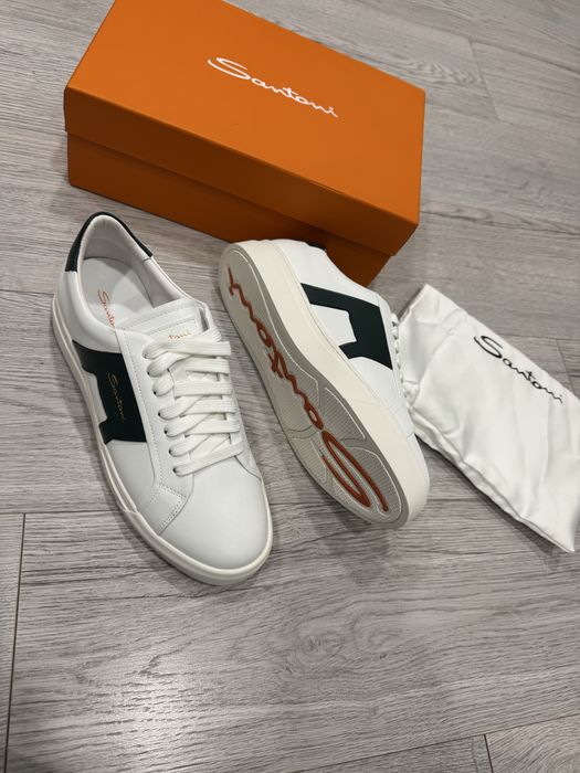 Обувки Santoni.