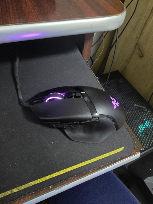 Vand Mouse Gaming Razer Basilik v2 stare buna.