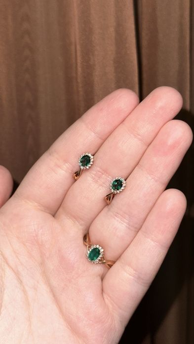 Оригинальные золотые серьги Vinceri с изумрудами и бриллиантами