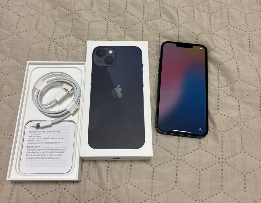 Vând telefon iPhone 13 midnight
