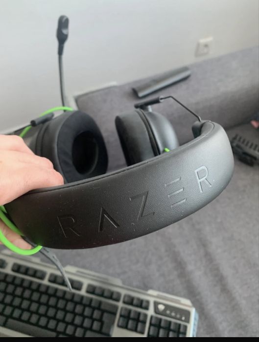 Tastatura si casti cu microfon