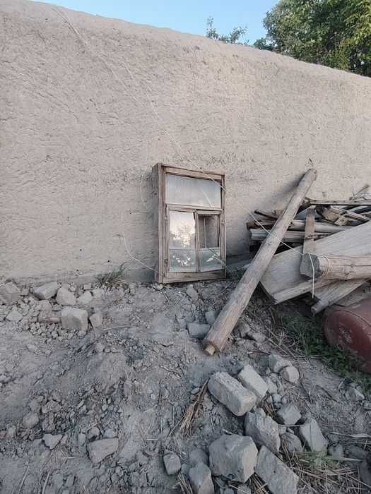 Deraza sotiladi akfaadan kamchiligi yo'q sal eskiroq lkn yuvsa zo'r